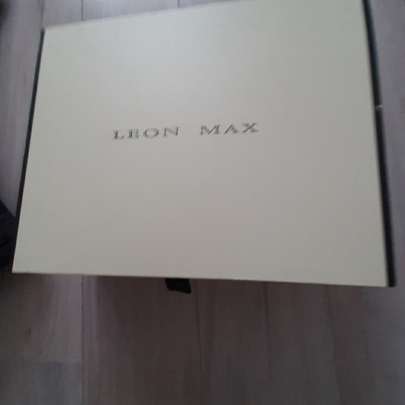 Heels - Picture 8 of 8